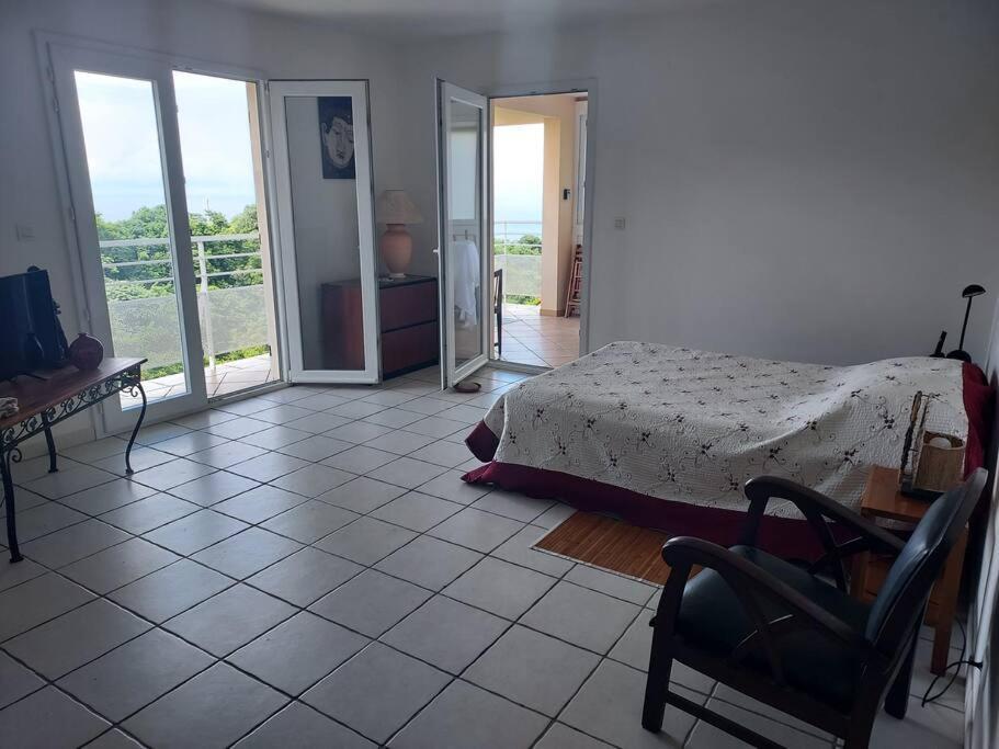 grand studio en bas de villa avec vue sur mer au Carbet Le Carbet Extérieur photo